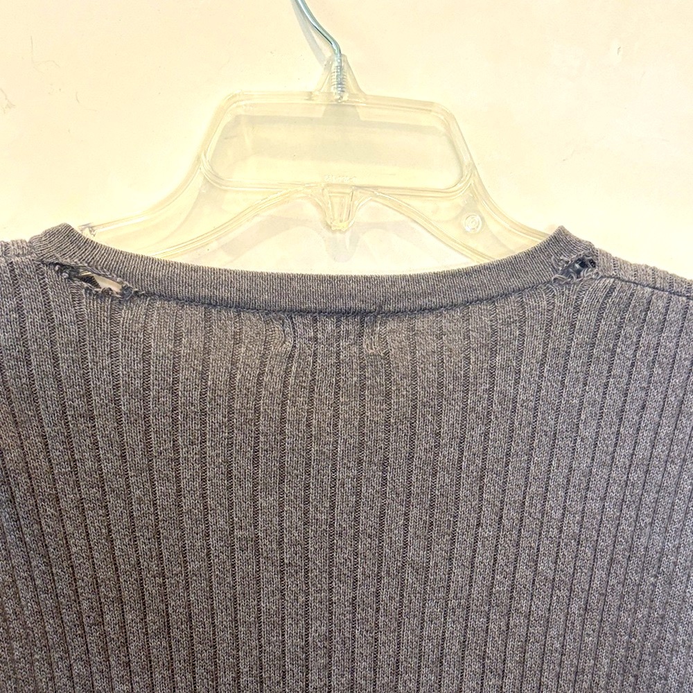 Reunion, Distressed neck V-Neck from Huntigton beach Tee M | Cotton Shirt - Picture 4 of 6